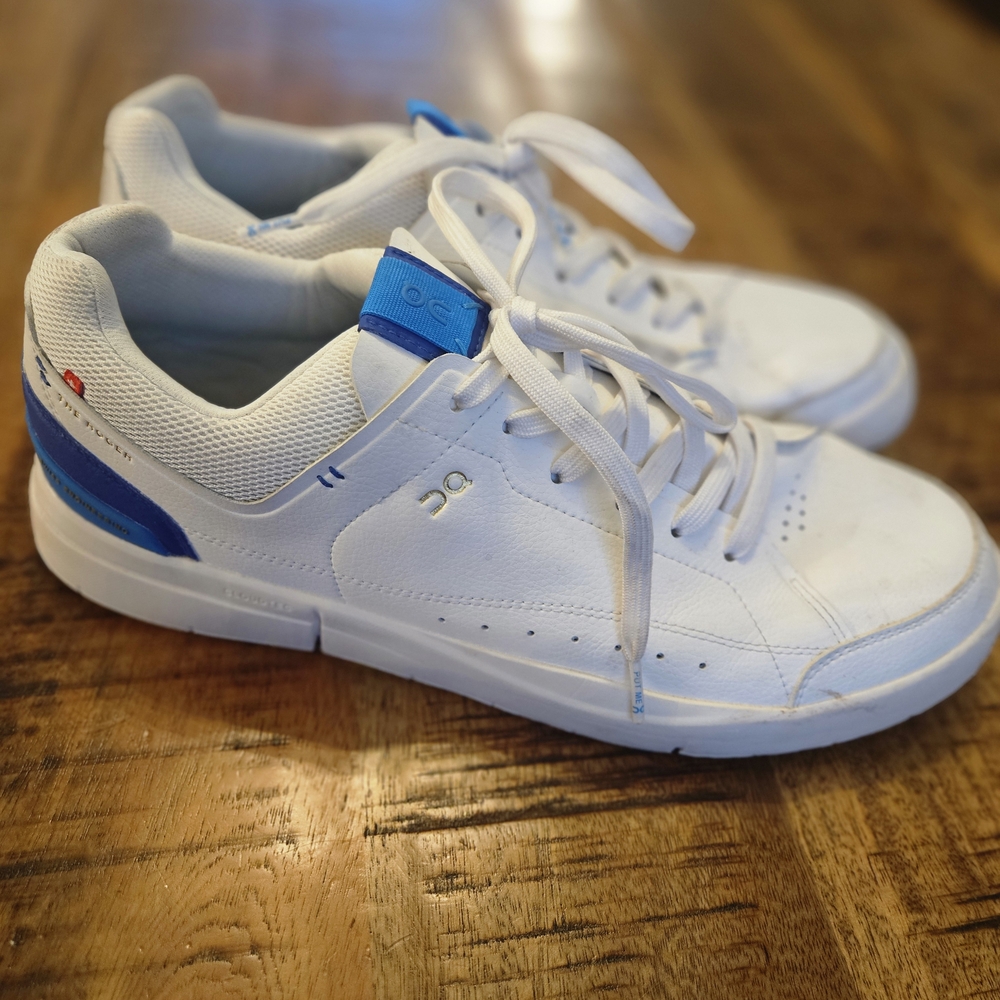 ON CLOUD THE ROGER Men's White and Blue Athletic Shoes